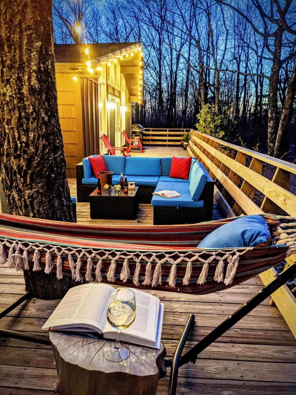 Chestnut Tree Lodge - Modern Wooded Escape Джим Торп Екстериор снимка